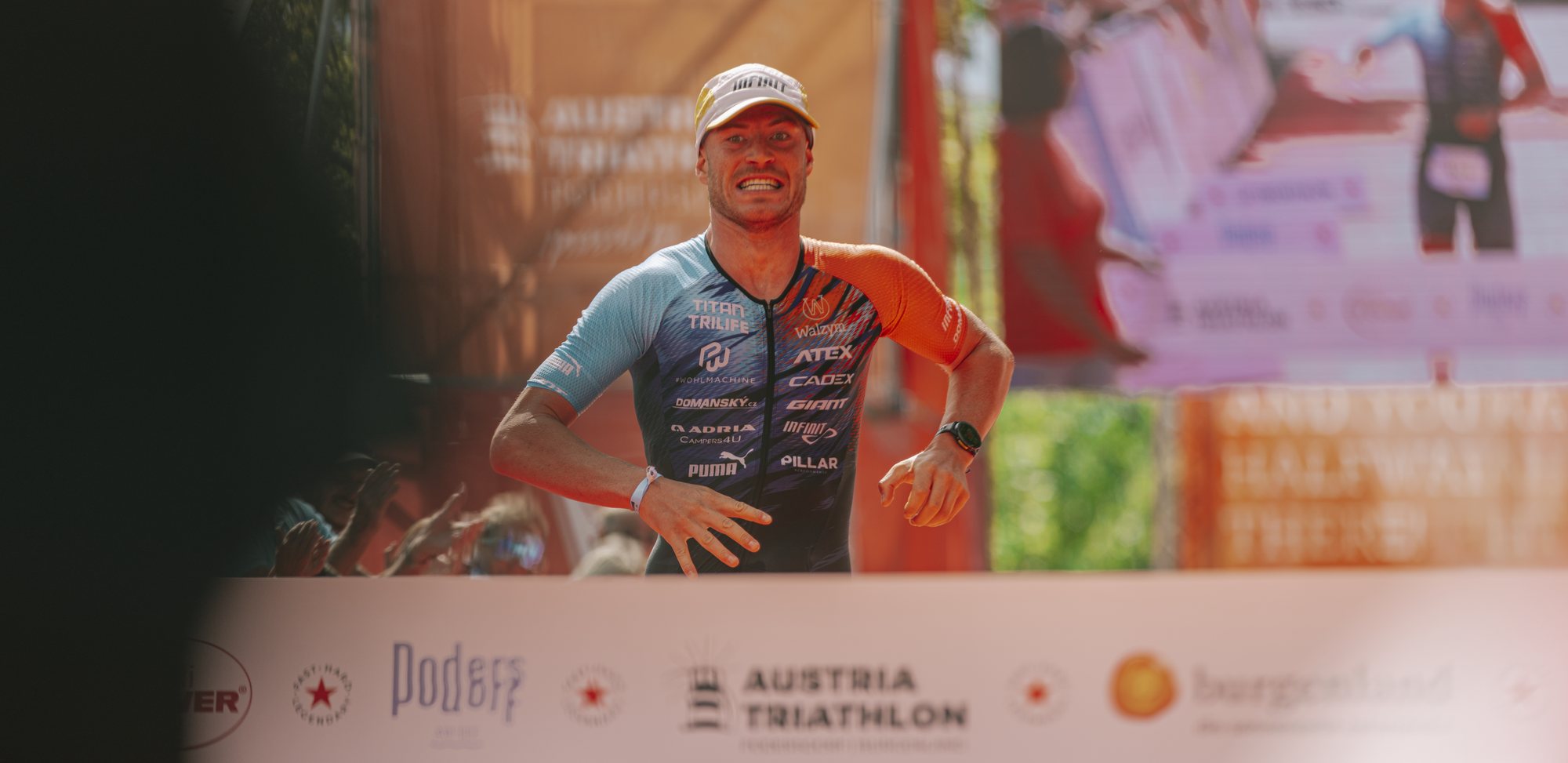 Vitez Austria Triathlon Podersdorf 2026 - Pavel Wohl protina cilovou pasku